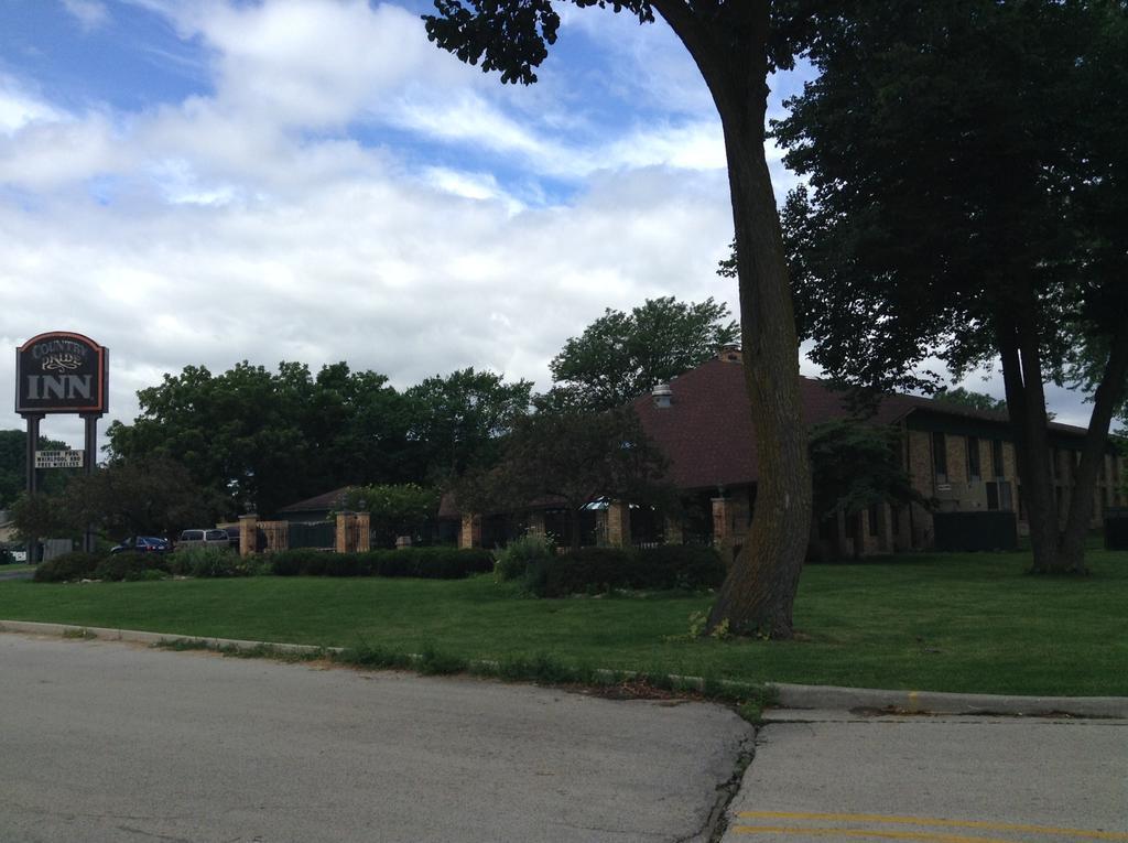 Americinn And Suites By Wyndham Delafield-Waukesha-Milwaukee Exterior foto