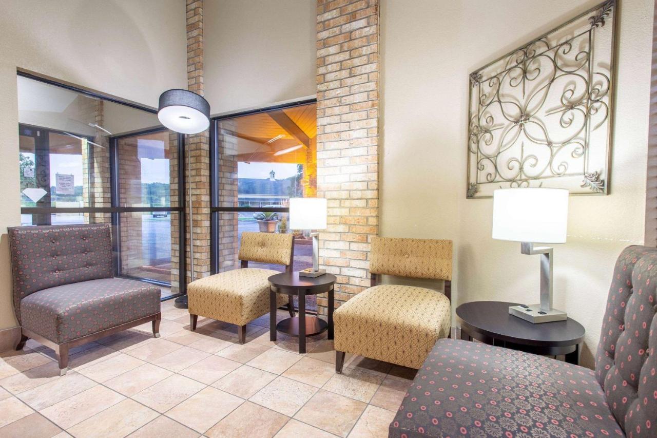 Americinn And Suites By Wyndham Delafield-Waukesha-Milwaukee Exterior foto