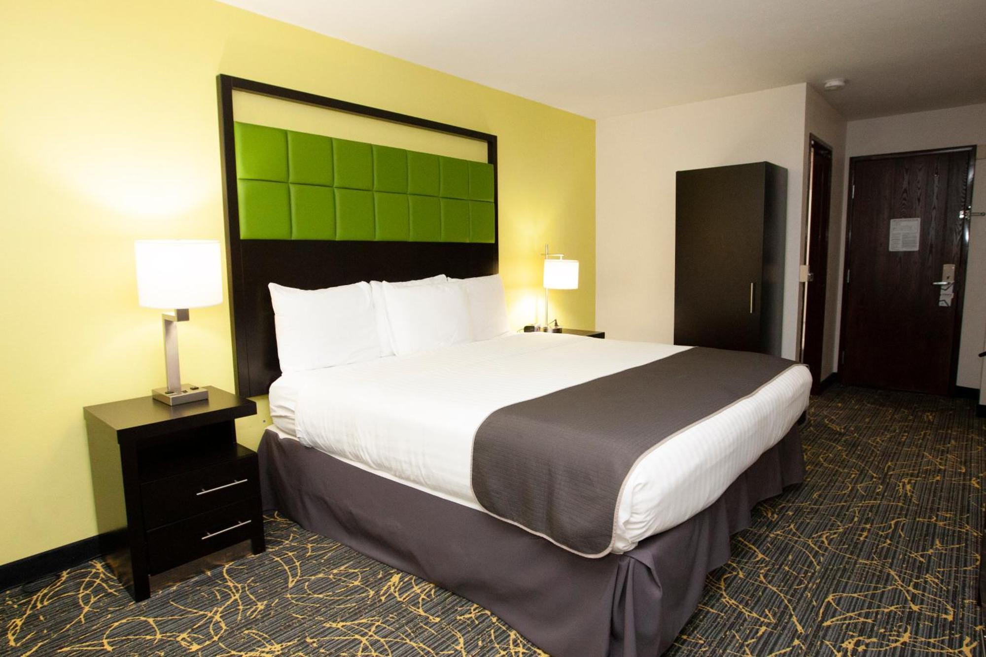 Americinn And Suites By Wyndham Delafield-Waukesha-Milwaukee Quarto foto
