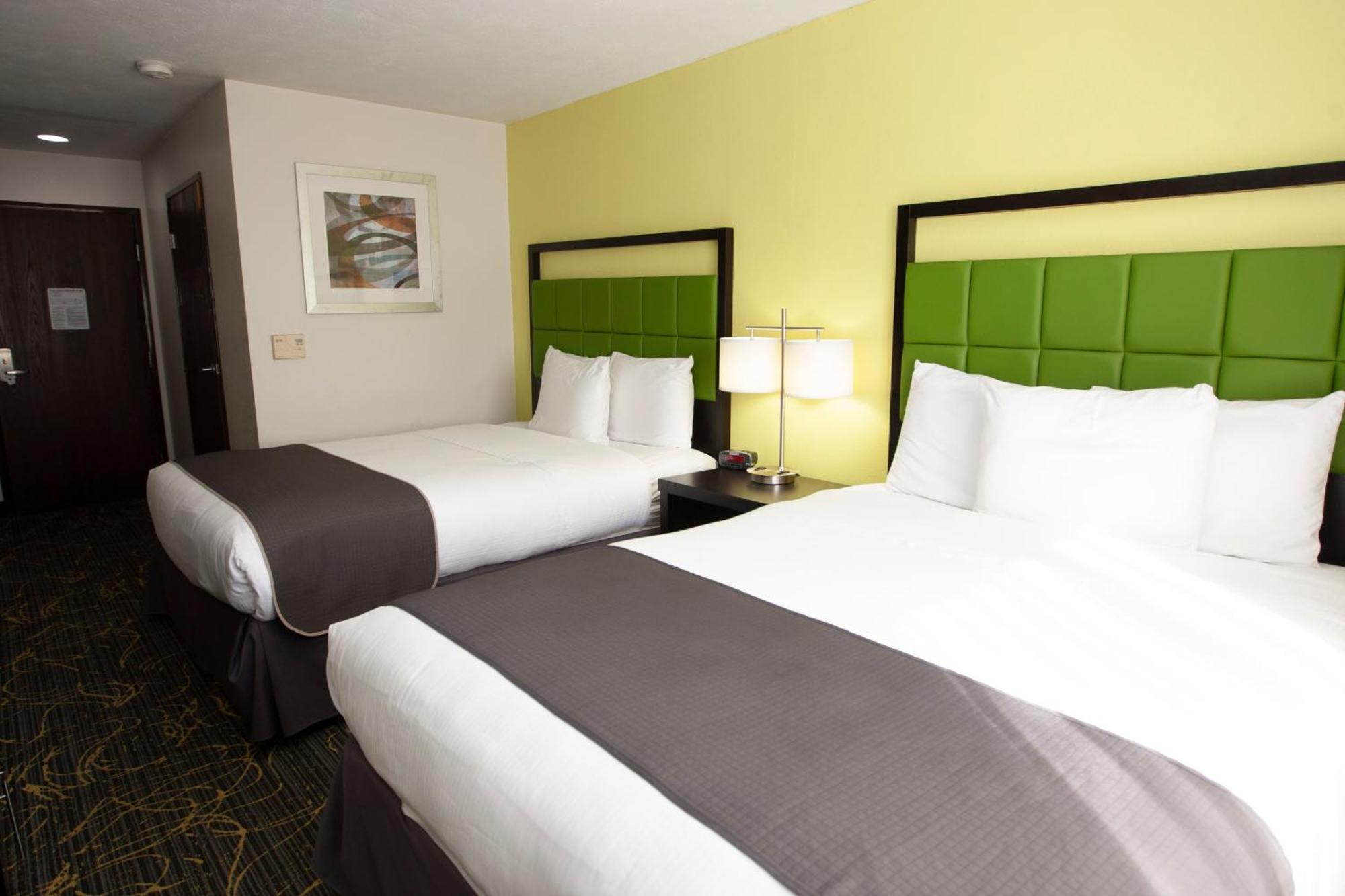 Americinn And Suites By Wyndham Delafield-Waukesha-Milwaukee Quarto foto