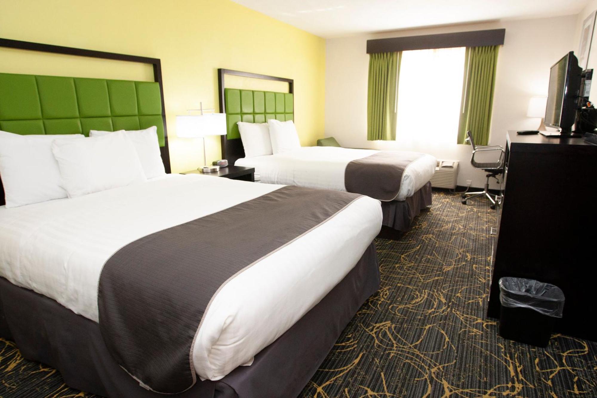 Americinn And Suites By Wyndham Delafield-Waukesha-Milwaukee Quarto foto
