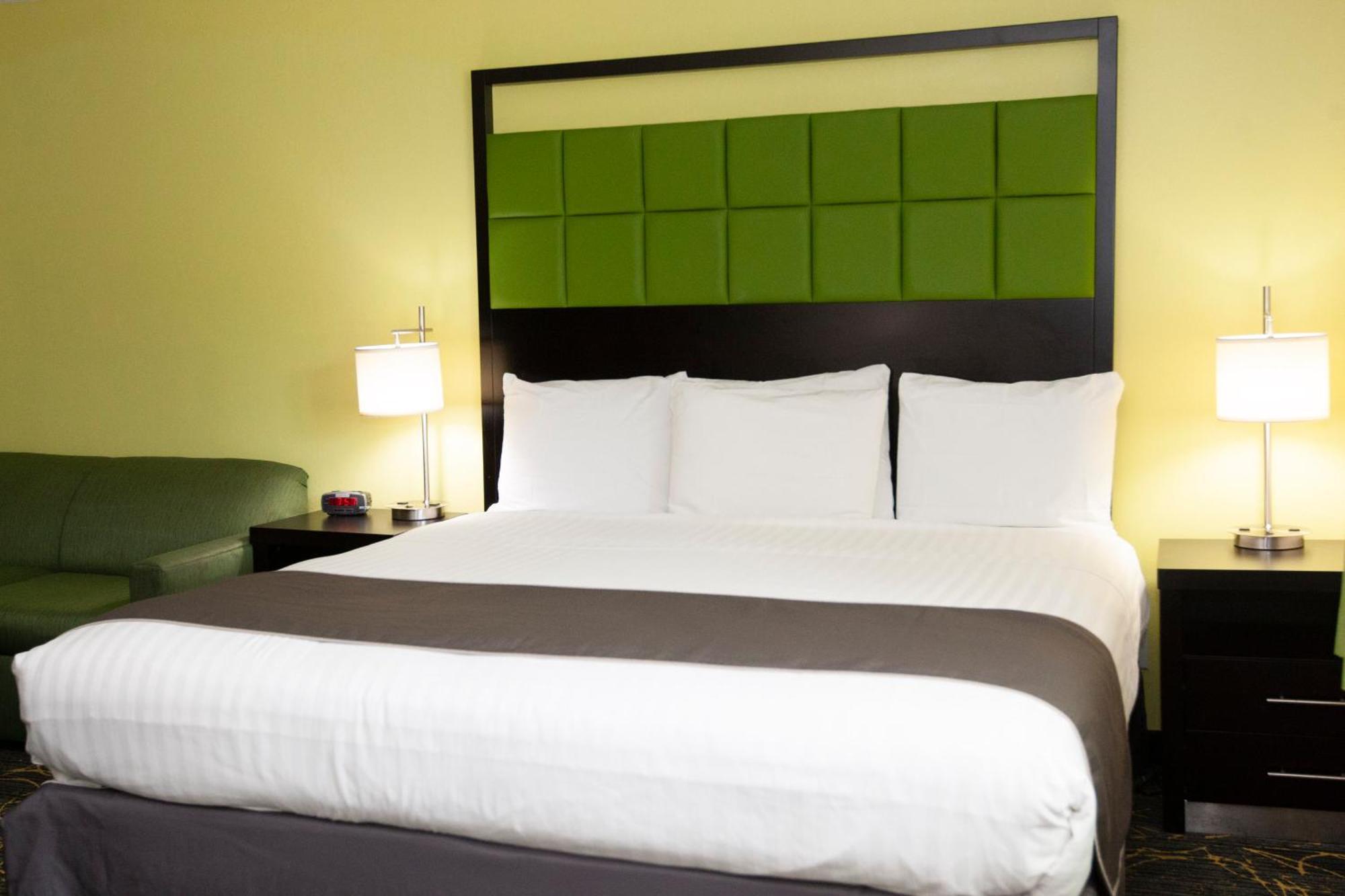 Americinn And Suites By Wyndham Delafield-Waukesha-Milwaukee Quarto foto